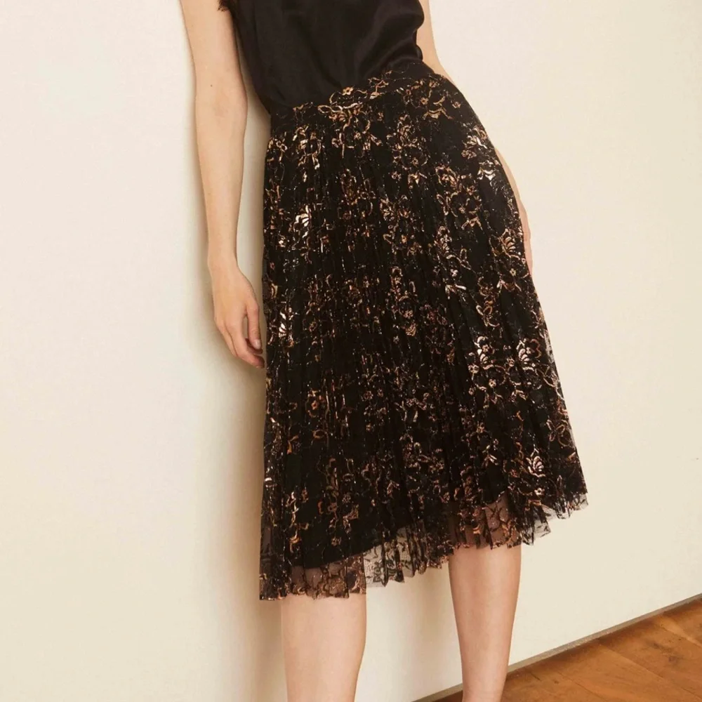 NWOT Caballero Mia Gold Dust Lace Midi Skirt Size Small